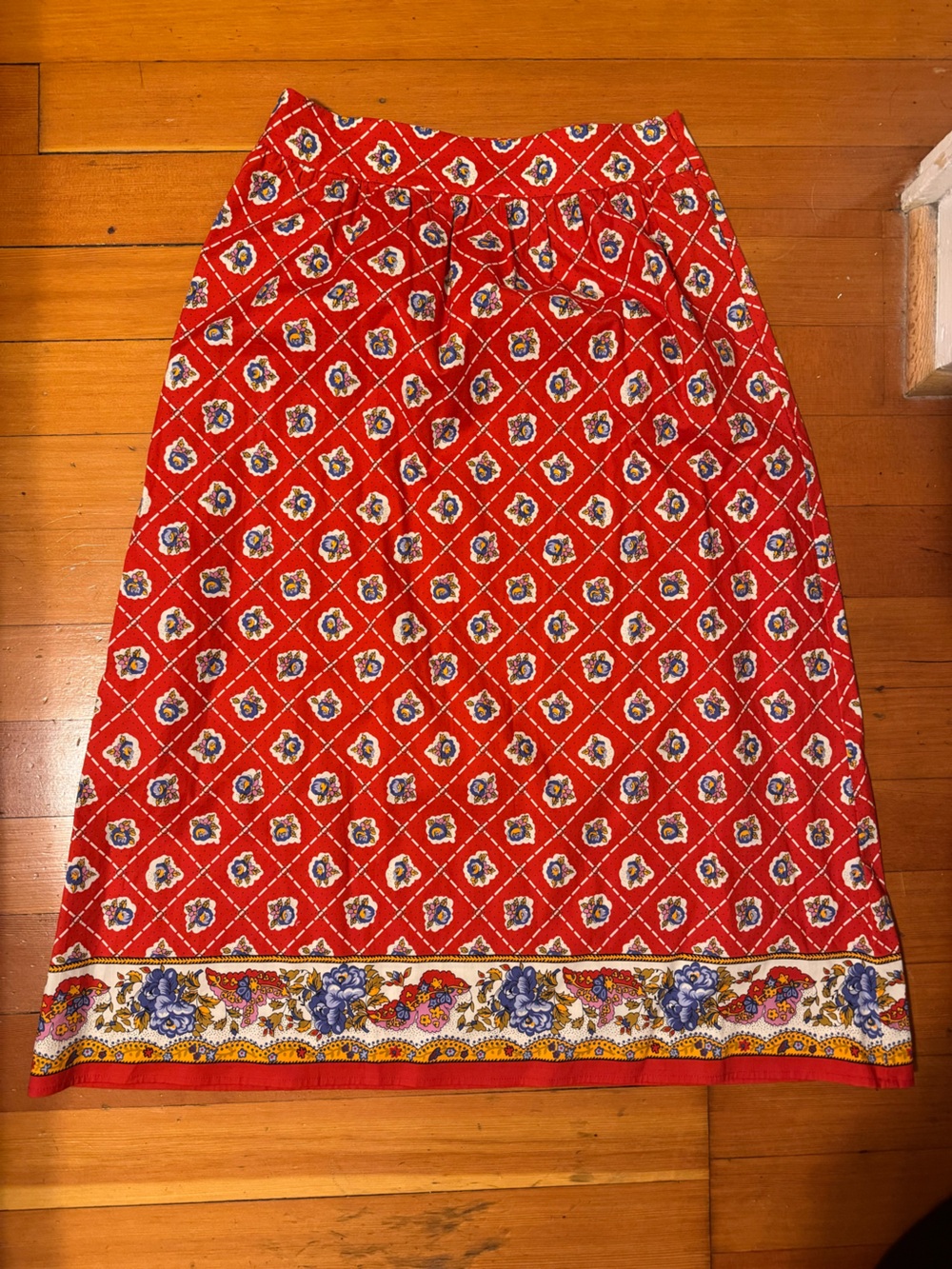 WAYF Red Floral Diamond Print Cotton Midi Skirt | Size M | Like New